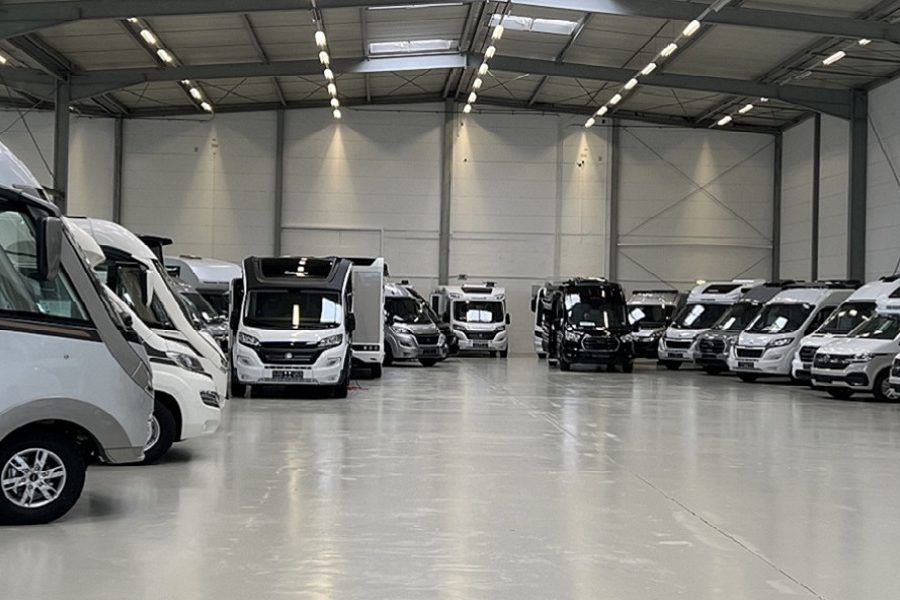 Wohnmobile in der RIKIS Ausstellungshalle in Schifferstadt